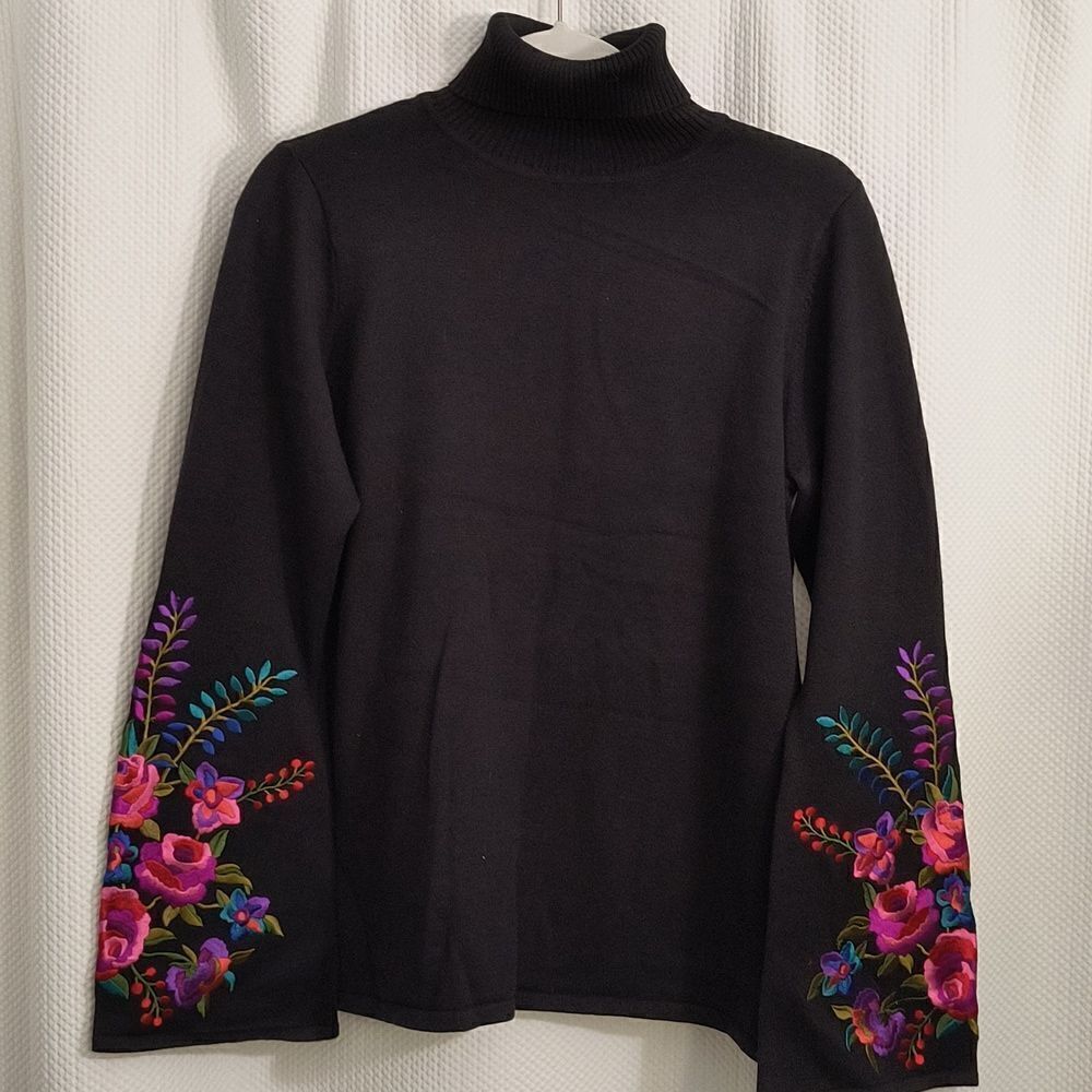 Women's Linea Embroidered Turtle Neck